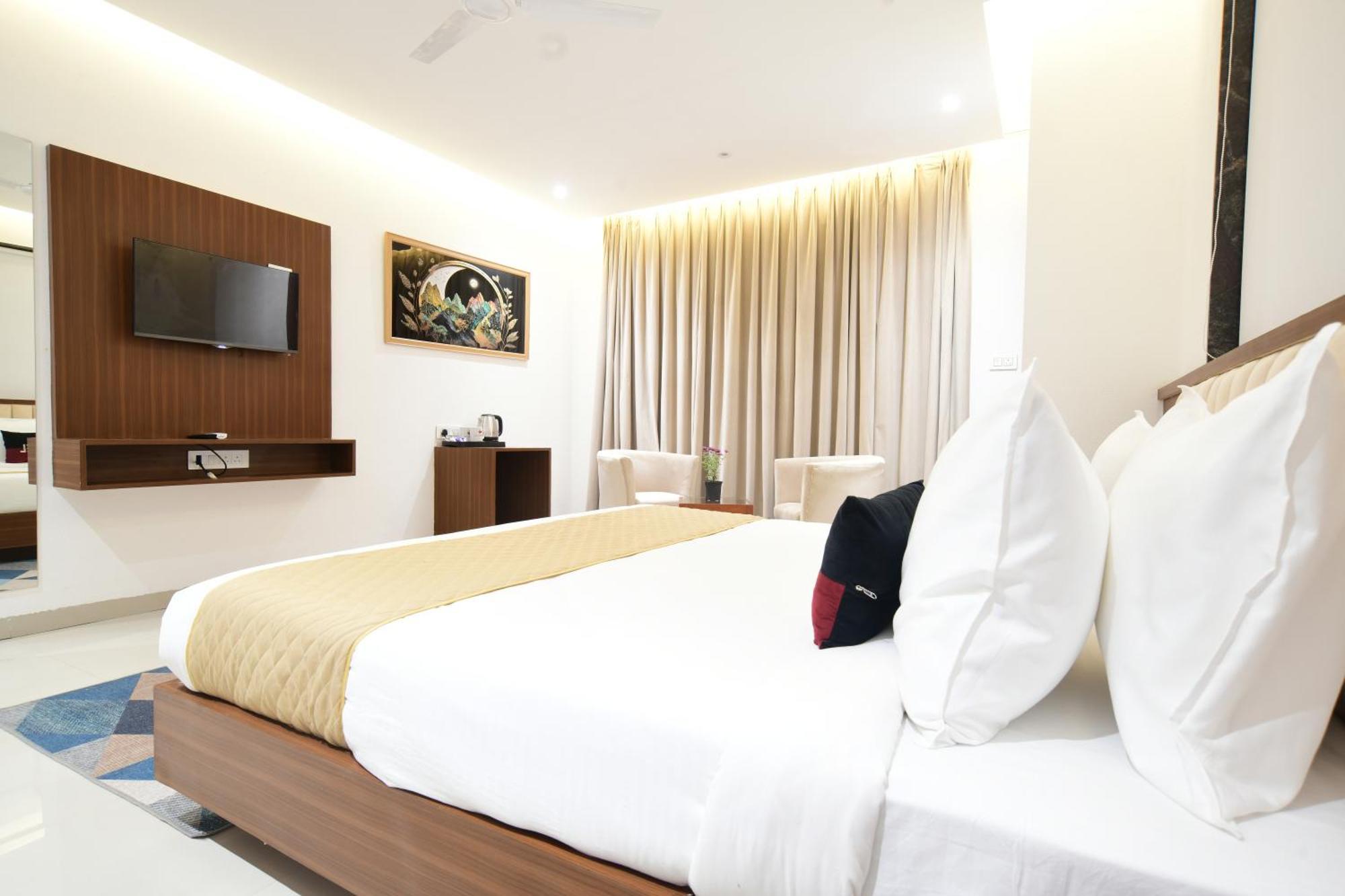 אינדורה Aceotel Premier, Vijay Nagar מראה חיצוני תמונה